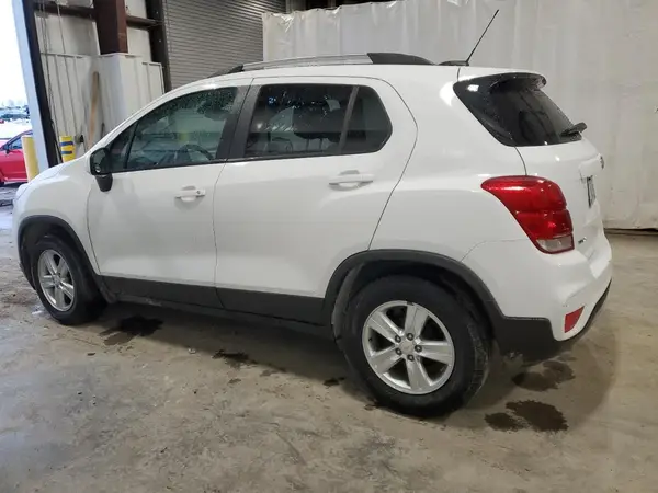 KL7CJLSB7MB329246 2021 CHEVROLET TRAX - Image 2