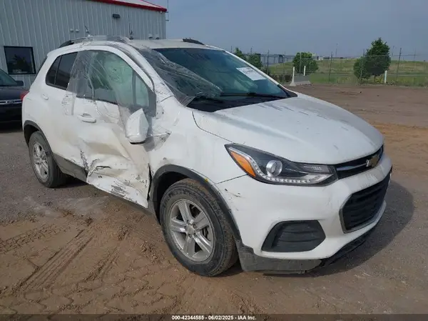 KL7CJLSB7MB329750 2021 CHEVROLET TRAX - Image 1