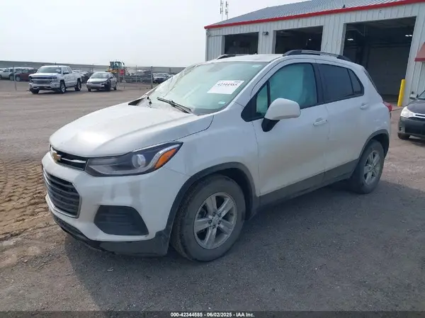 KL7CJLSB7MB329750 2021 CHEVROLET TRAX - Image 2