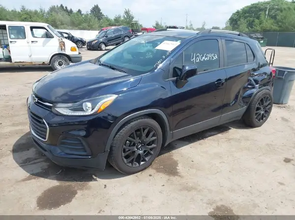 KL7CJLSB7MB337976 2021 CHEVROLET TRAX - Image 2
