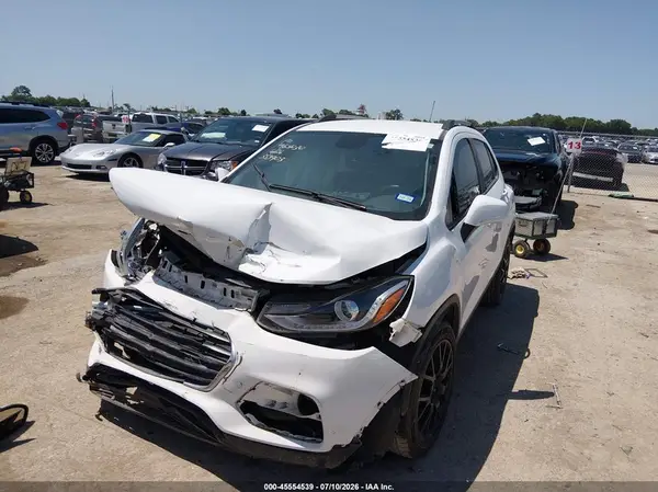 KL7CJLSB7MB353403 2021 CHEVROLET TRAX - Image 2