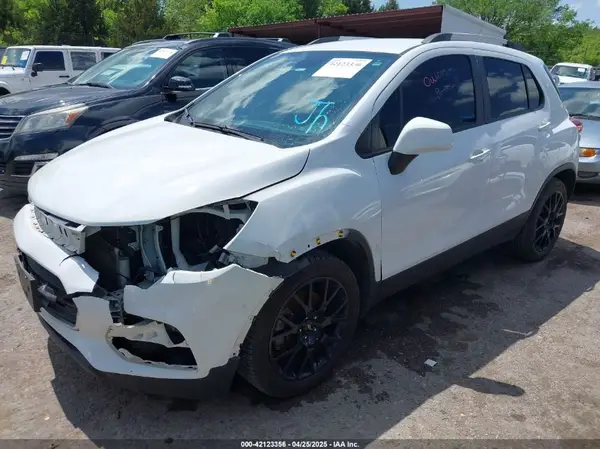 KL7CJLSB7MB360173 2021 CHEVROLET TRAX - Image 2