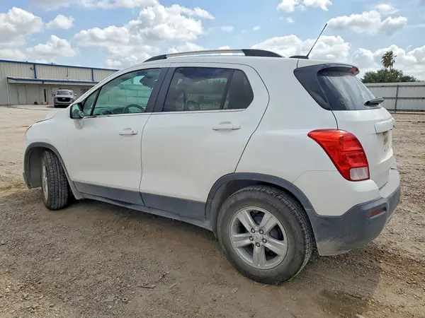 KL7CJLSB8GB585335 2016 CHEVROLET TRAX - Image 2