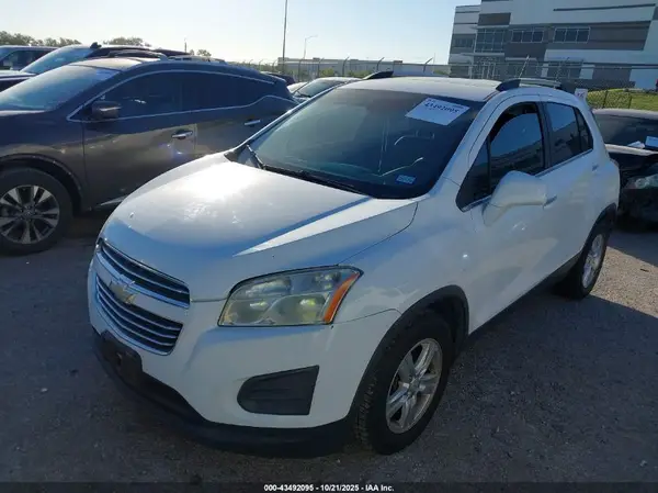 KL7CJLSB8GB608483 2016 CHEVROLET TRAX - Image 2