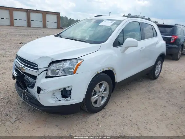 KL7CJLSB8GB666447 2016 CHEVROLET TRAX - Image 2
