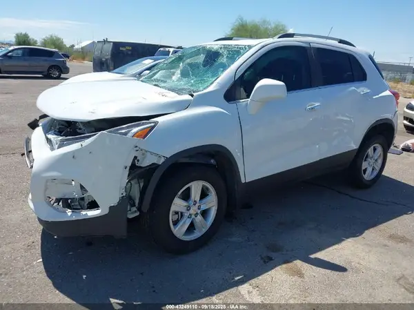 KL7CJLSB8HB140157 2017 CHEVROLET TRAX - Image 2