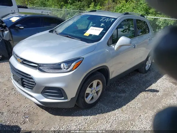 KL7CJLSB8HB158562 2017 CHEVROLET TRAX - Image 2