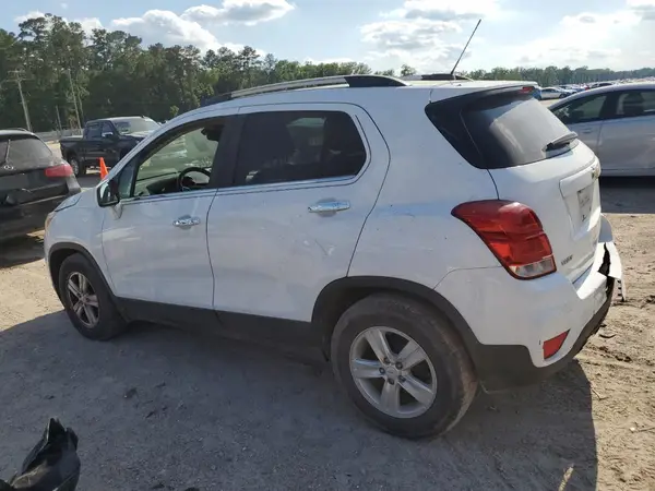 KL7CJLSB8HB197068 2017 CHEVROLET TRAX - Image 2