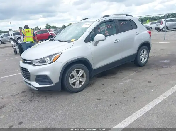 KL7CJLSB8HB197975 2017 CHEVROLET TRAX - Image 2