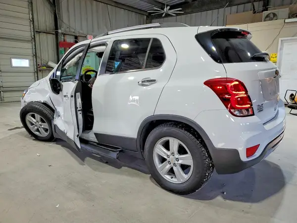 KL7CJLSB8HB217657 2017 CHEVROLET TRAX - Image 2