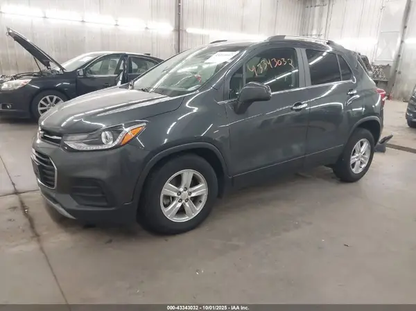 KL7CJLSB8HB236497 2017 CHEVROLET TRAX - Image 2