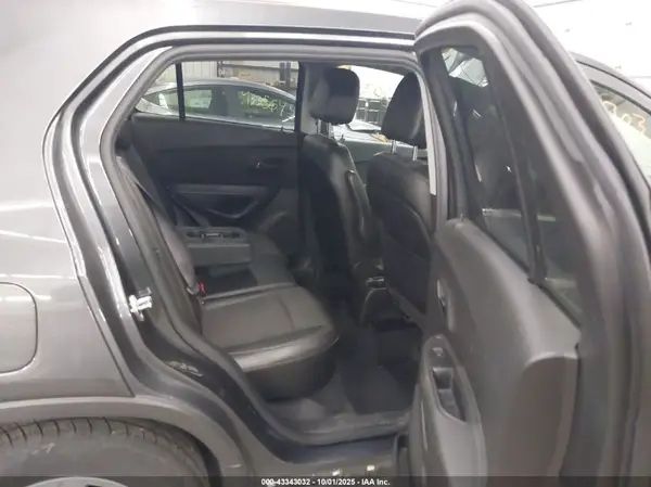 KL7CJLSB8HB236497 2017 CHEVROLET TRAX - Image 8