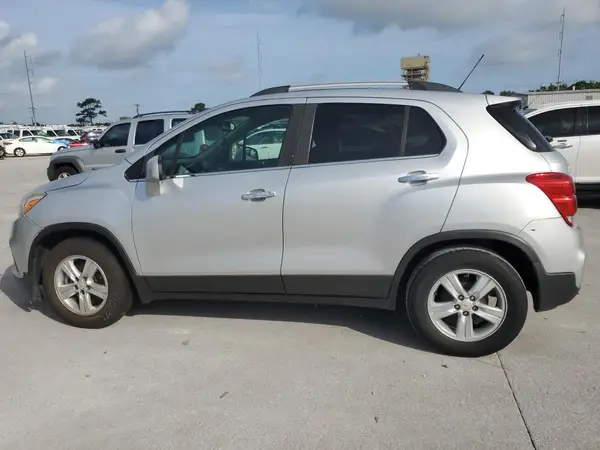KL7CJLSB8JB536238 2018 CHEVROLET TRAX - Image 2