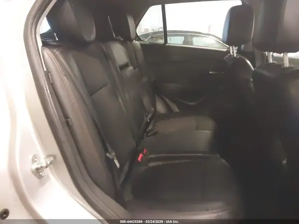 KL7CJLSB8JB541357 2018 CHEVROLET TRAX - Image 8