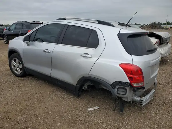 KL7CJLSB8JB561477 2018 CHEVROLET TRAX - Image 2