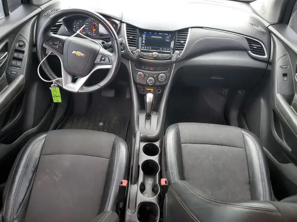 KL7CJLSB8JB561477 2018 CHEVROLET TRAX - Image 8