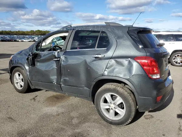 KL7CJLSB8JB566484 2018 CHEVROLET TRAX - Image 2