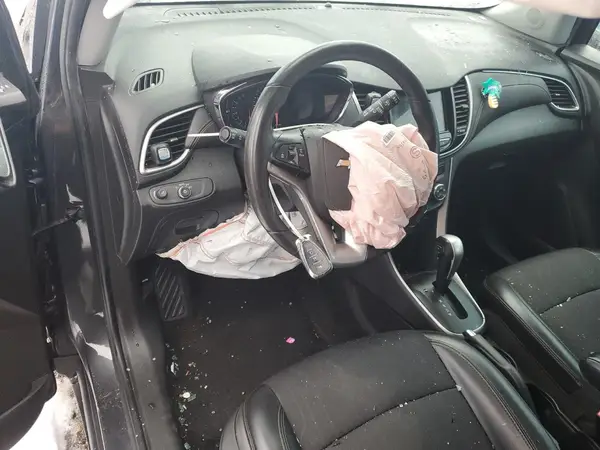 KL7CJLSB8JB566484 2018 CHEVROLET TRAX - Image 8
