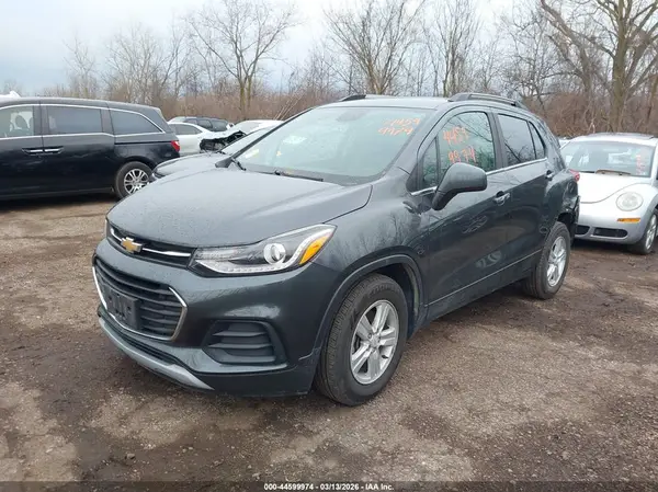 KL7CJLSB8JB573788 2018 CHEVROLET TRAX - Image 2
