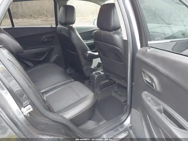 KL7CJLSB8JB573788 2018 CHEVROLET TRAX - Image 8