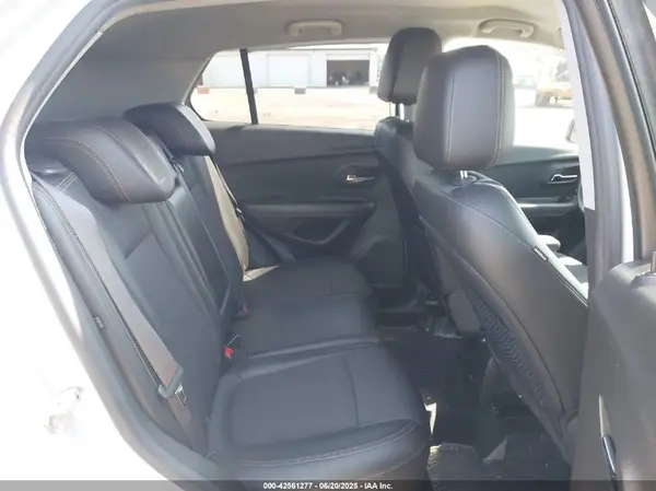 KL7CJLSB8JB573967 2018 CHEVROLET TRAX - Image 8