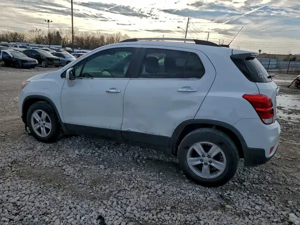 KL7CJLSB8JB581468 2018 CHEVROLET TRAX - Image 2