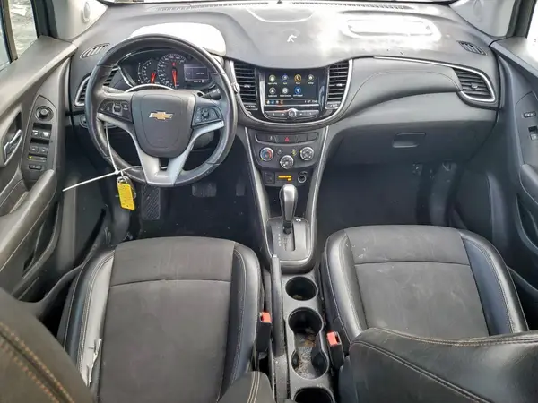 KL7CJLSB8JB581468 2018 CHEVROLET TRAX - Image 8