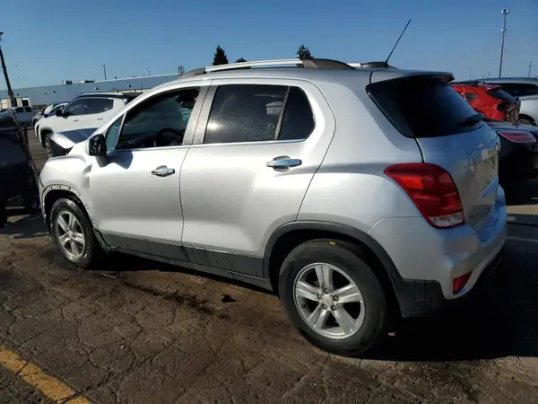 KL7CJLSB8JB585293 2018 CHEVROLET TRAX - Image 2