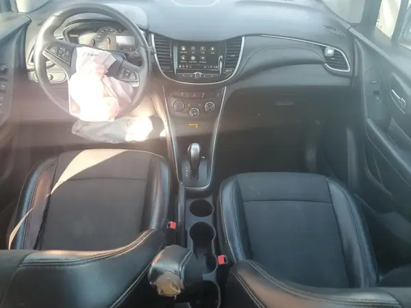 KL7CJLSB8JB585293 2018 CHEVROLET TRAX - Image 8