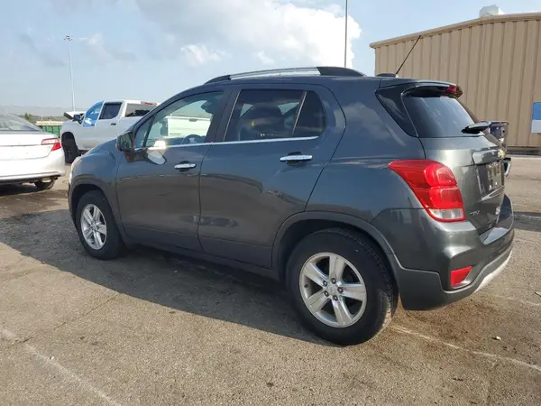 KL7CJLSB8JB585911 2018 CHEVROLET TRAX - Image 2