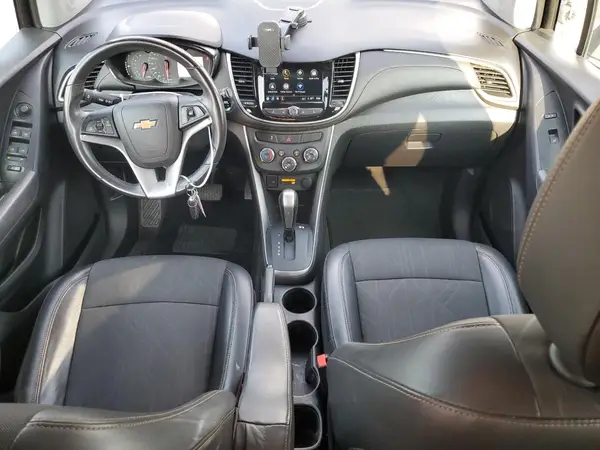 KL7CJLSB8JB585911 2018 CHEVROLET TRAX - Image 8