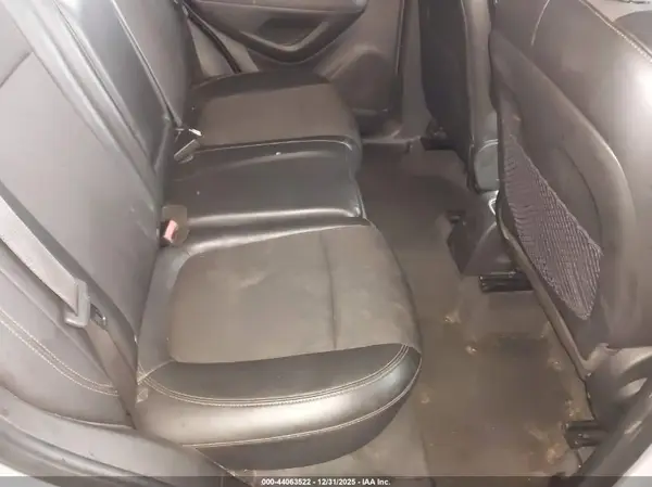 KL7CJLSB8JB604330 2018 CHEVROLET TRAX - Image 8
