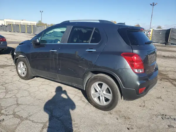 KL7CJLSB8JB610886 2018 CHEVROLET TRAX - Image 2