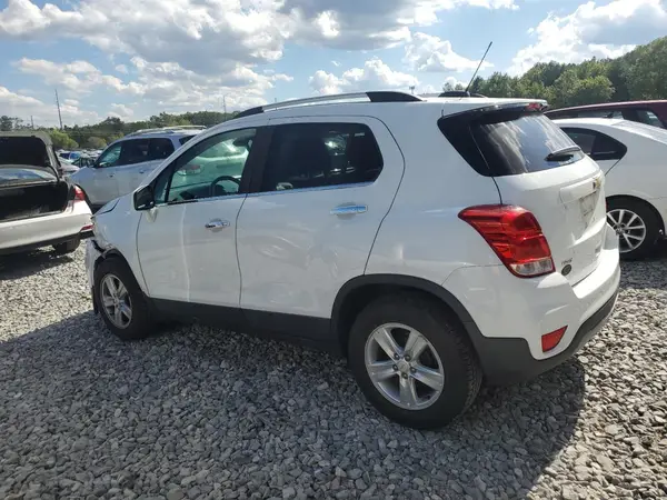 KL7CJLSB8JB635223 2018 CHEVROLET TRAX - Image 2