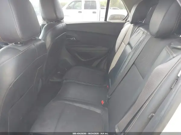 KL7CJLSB8JB638168 2018 CHEVROLET TRAX - Image 8