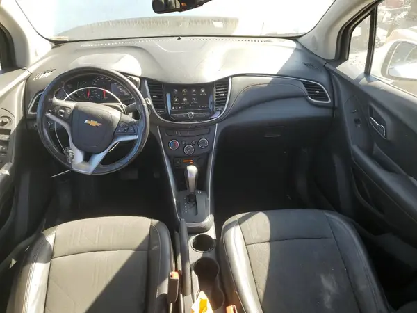 KL7CJLSB8JB639398 2018 CHEVROLET TRAX - Image 8