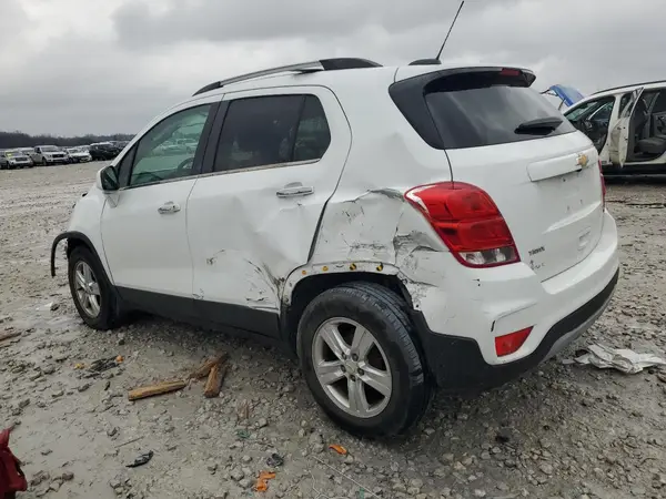 KL7CJLSB8JB659621 2018 CHEVROLET TRAX - Image 2
