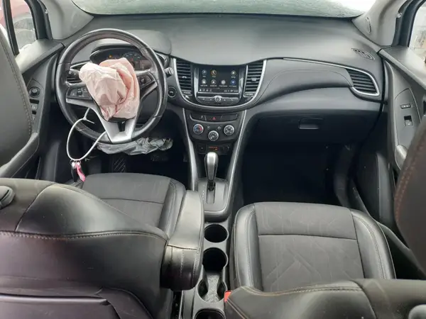 KL7CJLSB8JB659621 2018 CHEVROLET TRAX - Image 8