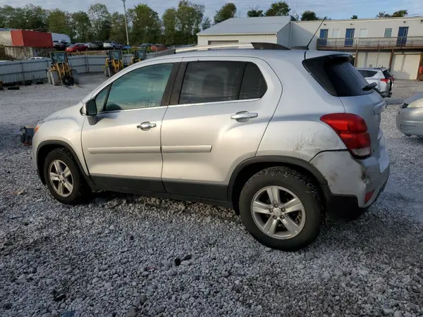 KL7CJLSB8JB675107 2018 CHEVROLET TRAX - Image 2