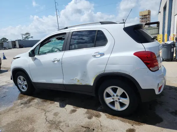 KL7CJLSB8JB676760 2018 CHEVROLET TRAX - Image 2