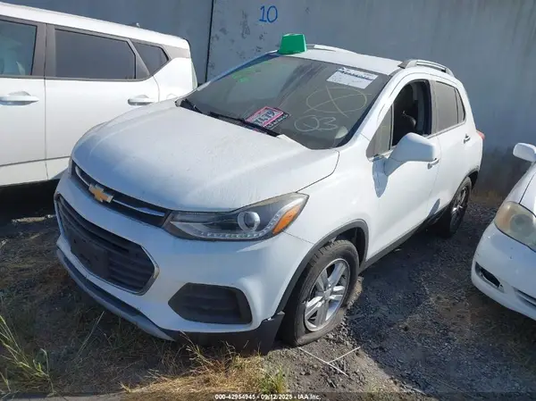 KL7CJLSB8JB677665 2018 CHEVROLET TRAX - Image 2