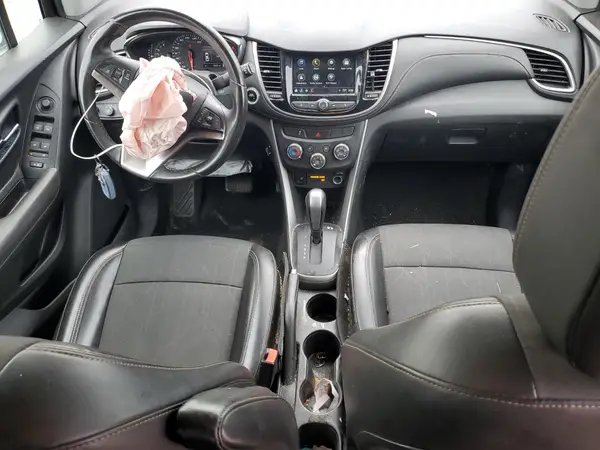 KL7CJLSB8JB687273 2018 CHEVROLET TRAX - Image 8