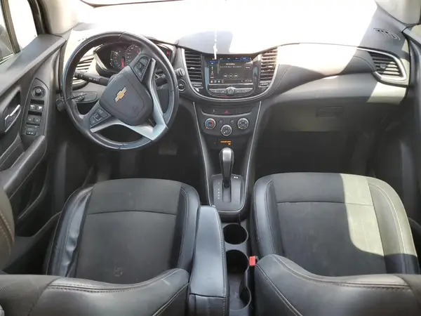 KL7CJLSB8JB689489 2018 CHEVROLET TRAX - Image 8
