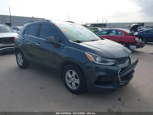 KL7CJLSB8JB689704 2018 CHEVROLET TRAX - Image 1