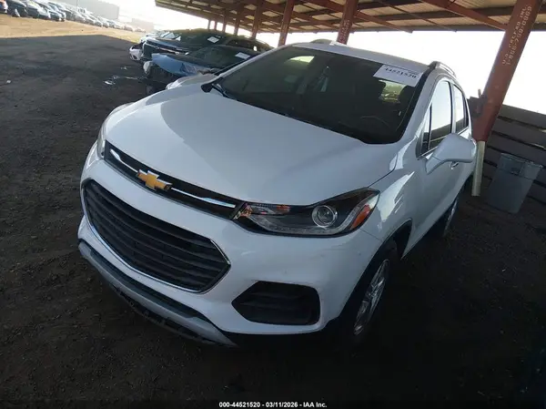 KL7CJLSB8JB691369 2018 CHEVROLET TRAX - Image 2