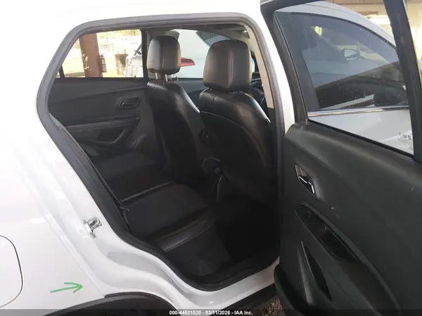KL7CJLSB8JB691369 2018 CHEVROLET TRAX - Image 8