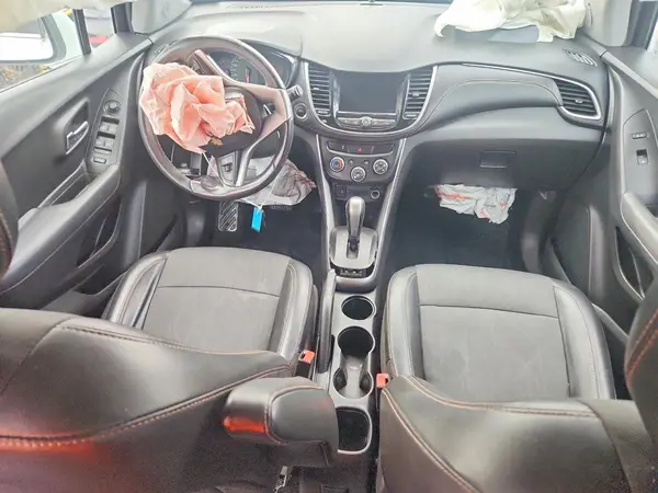 KL7CJLSB8JB693011 2018 CHEVROLET TRAX - Image 8