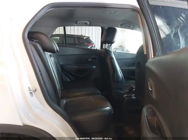 KL7CJLSB8JB705643 2018 CHEVROLET TRAX - Image 8