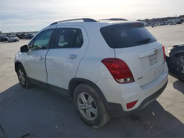KL7CJLSB8JB705710 2018 CHEVROLET TRAX - Image 2