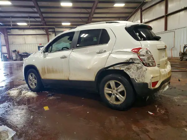 KL7CJLSB8JB716450 2018 CHEVROLET TRAX - Image 2